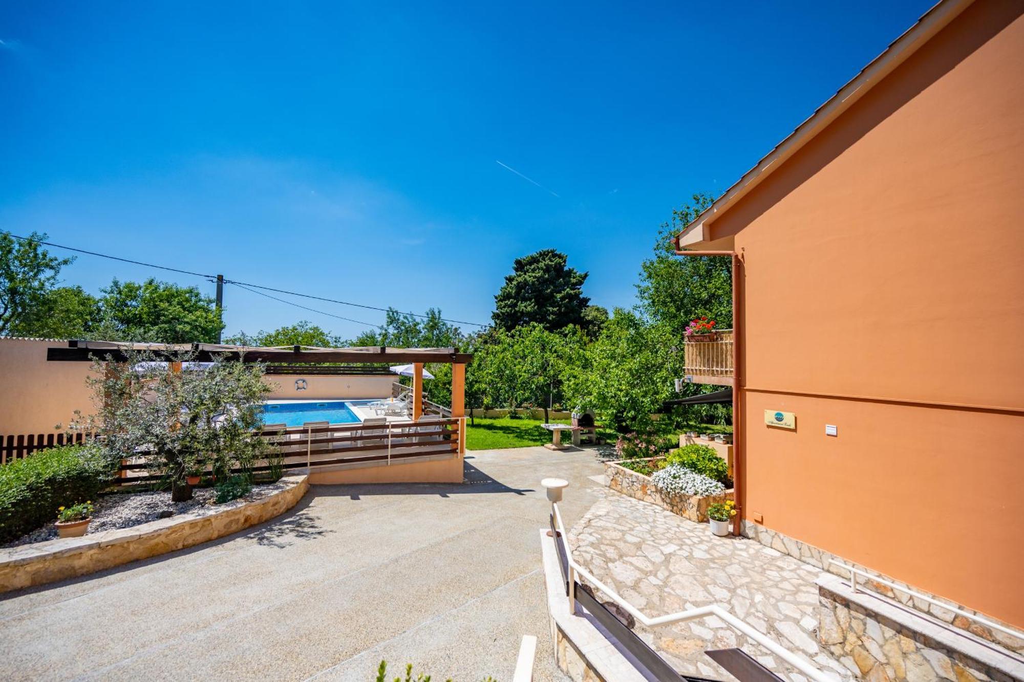E-M Apartments With Private Pool Vinkuran Exterior foto