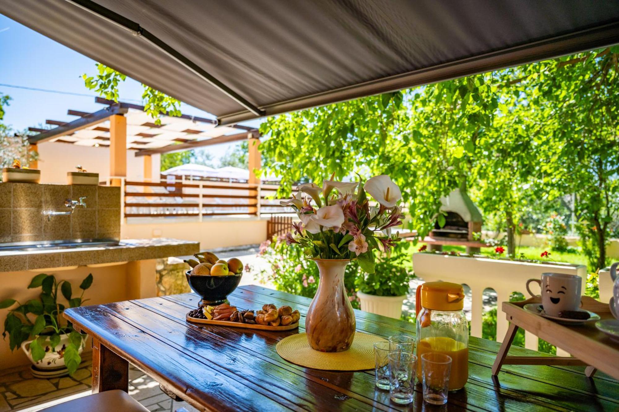 E-M Apartments With Private Pool Vinkuran Exterior foto