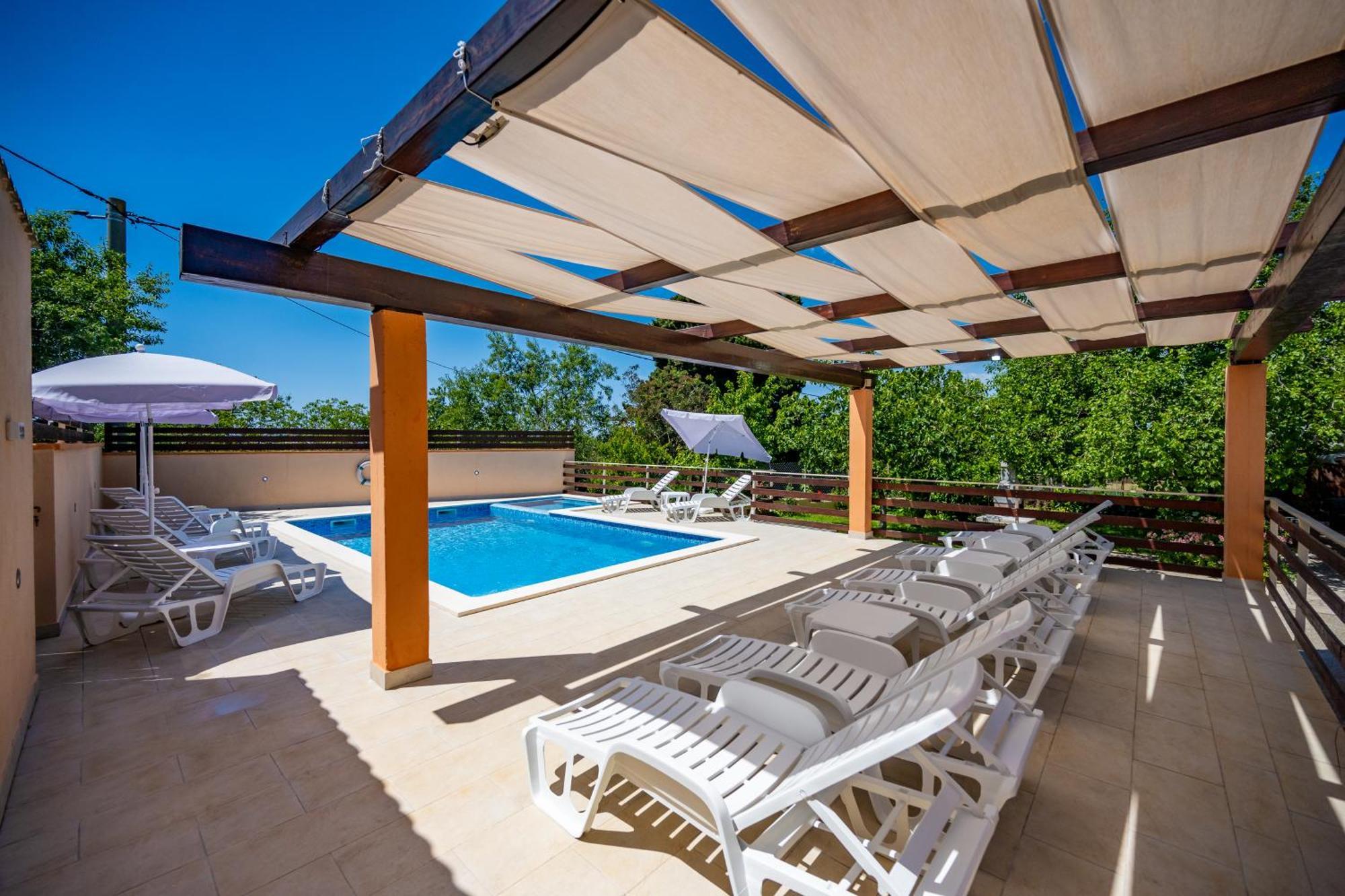 E-M Apartments With Private Pool Vinkuran Exterior foto